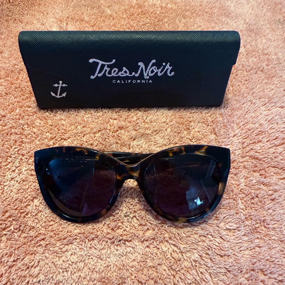 Tres Noir Sunglasses - Tortoise Shell